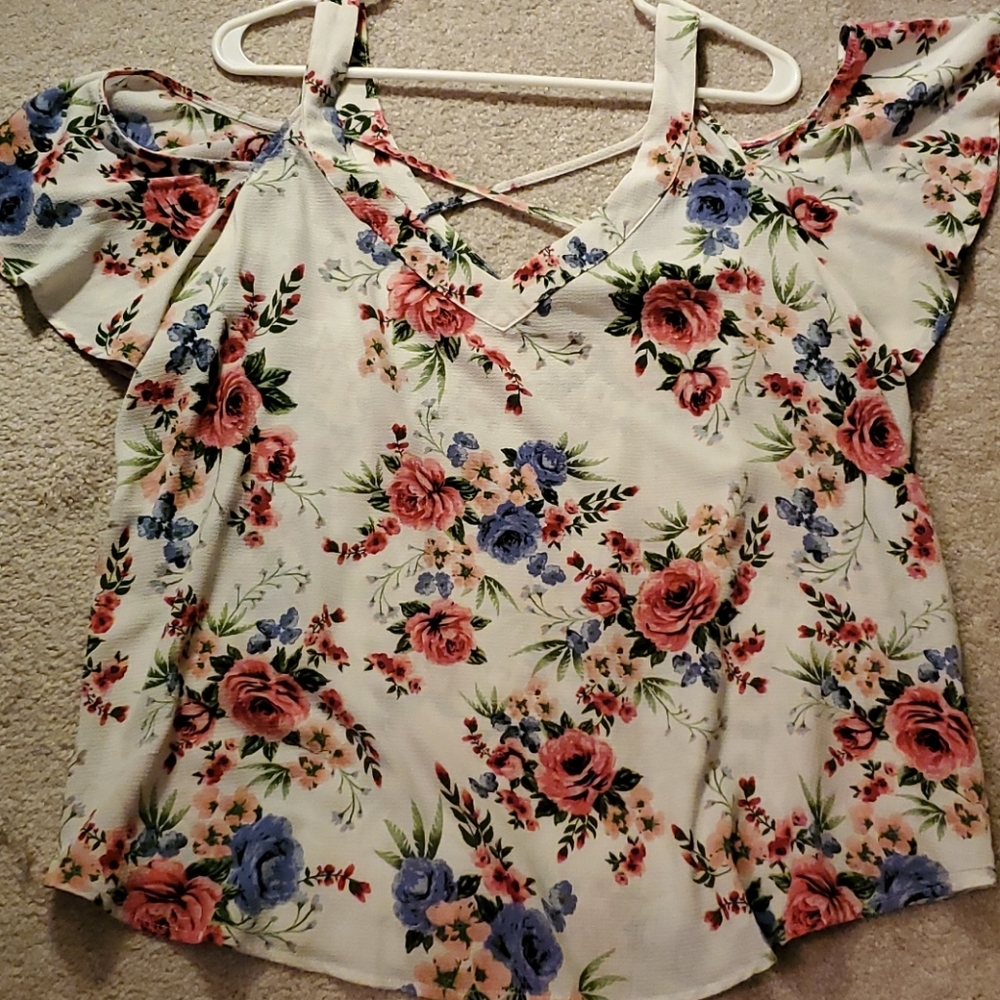 Cold shoulder summer top